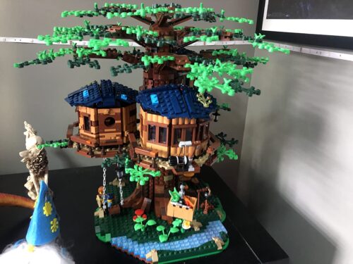LEGO Ideas Tree House 21318 – Collectible Model Building Set for Adults & Teens, 3 Cabins with Interchangeable Leaves, Includes Minifigures, Nature Accessories & Bird Figure, 3036 Pieces photo review
