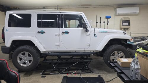 Albott 7000 lb (3200 kg) Portable Car Lift – Heavy-Duty Scissor Jack for Home Garage & Shop, 28″ / 71 cm Max Lift Height – Universal Fit, Steel Frame, Wheeled, Foldable photo review