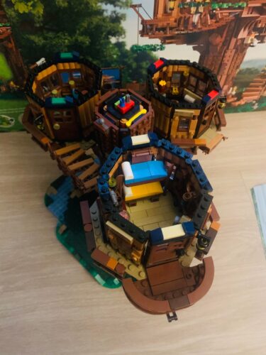 LEGO Ideas Tree House 21318 – Collectible Model Building Set for Adults & Teens, 3 Cabins with Interchangeable Leaves, Includes Minifigures, Nature Accessories & Bird Figure, 3036 Pieces photo review